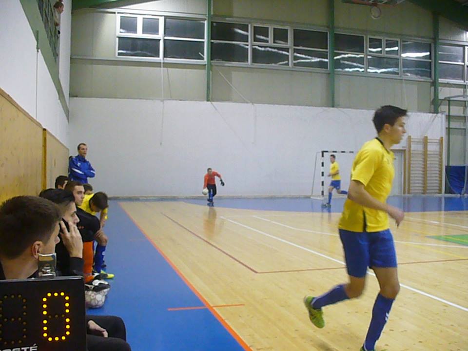 988463_608051832564180_1917140933_n